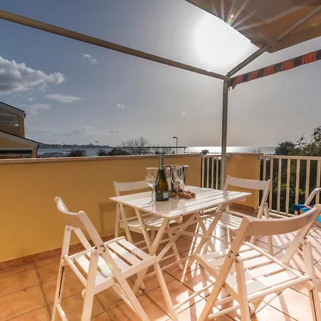 Coral House With Shared Pool And Sea View - Happy Apartment