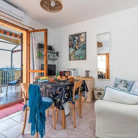 Apartment Coral House With Shared Pool And Sea View - Happy